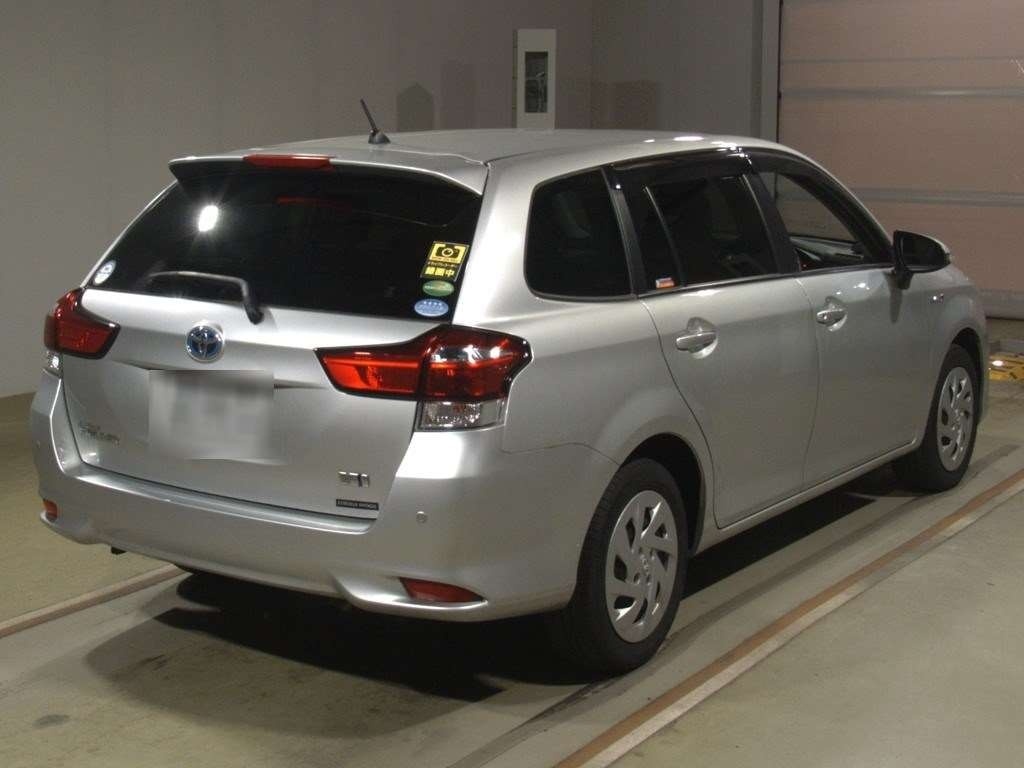 Toyota Corolla Fielder Hybrid 2015