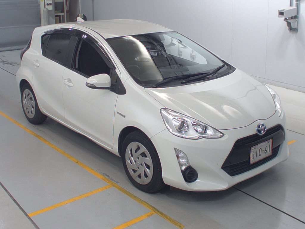 Toyota Aqua Hybrid 2016