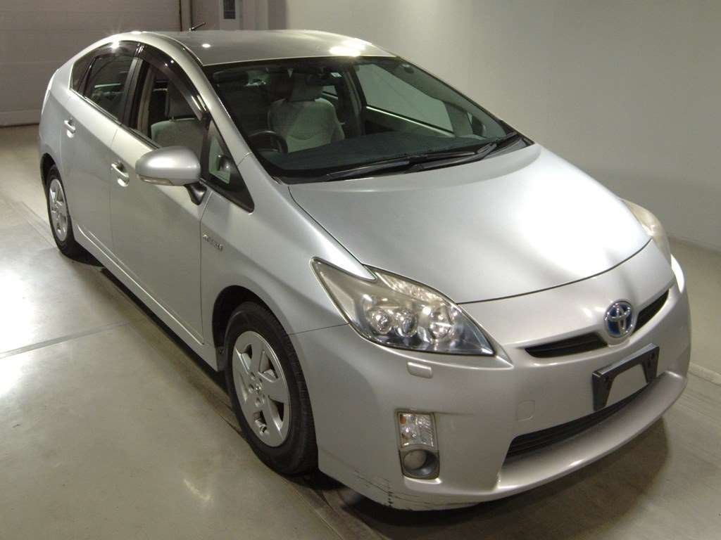 Toyota Prius Alpha 2013 салон